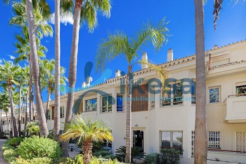 Foto f5a6e63f-e1db-46a5-a2ed-2a4a8e772e0e. Pis amb piscina a Sierra Blanca Marbella