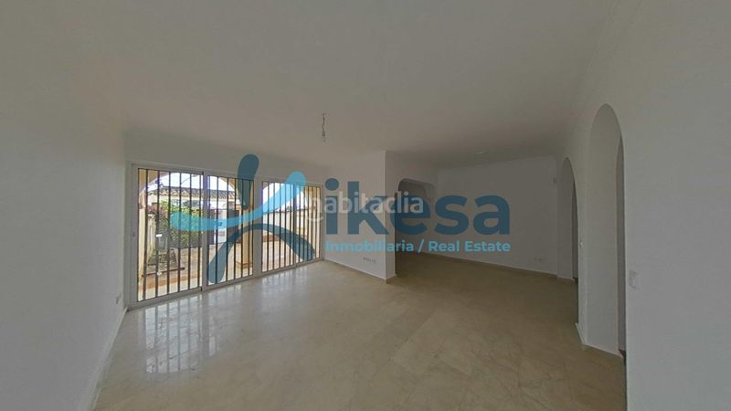 Foto 58fef927-7394-44fb-851b-78b842f93e77. Casa adossada a Costabella Marbella