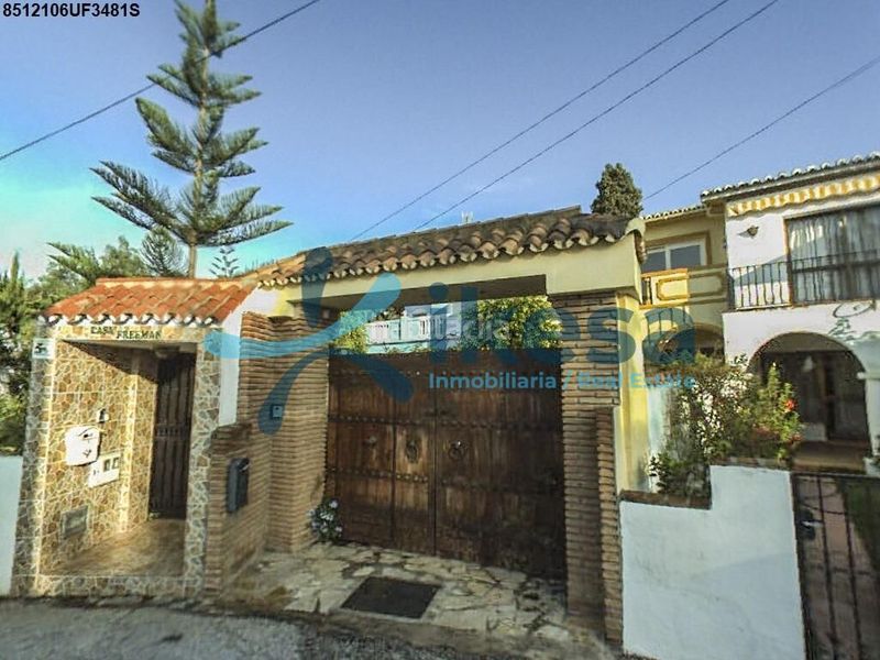 Foto b6fd7d45-faa6-4edd-b238-eb89353b10e4. Casa adossada a Costabella Marbella