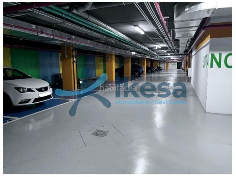 Foto b524b6f3-d77e-490e-8d66-16a8ed2d4387. Parking coche venta de plaza de garaje . en Perchel Sur - Plaza de Toros Vieja Málaga