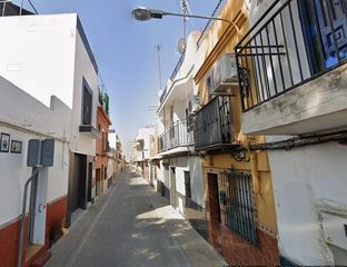 Casa a schiera in Torreblanca. Adosado en sevilla. activo inmobiliario sin posesión, no se pued