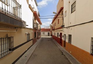 Casa a schiera in Torreblanca. Adosado en sevilla. activo inmobiliario sin posesión, no se pued