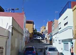 Casa a Bajadilla - Fuente Nueva. Adosado ocupado en algeciras con gran potencial