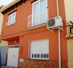 Casa adossada a La Zubia Ciudad. Venta de chalet adosado sin posesión en la localidad de la zubia