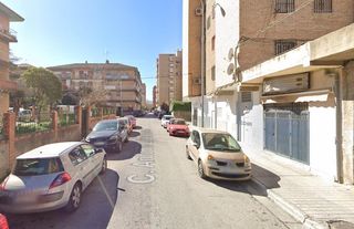 Flat in Cartuja. Venta de piso sin posesión en la localidad de granada