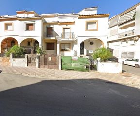 Reihenhaus in Torredelcampo. Venta de vivienda en torre del campo, jaén. activo inmobiliario