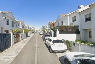 Casa adossada a Aljamar. Vivienda unifamiliar en tomares, sevilla. activo inmobiliario si