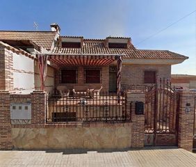 Casa a Chozas de Canales. Se vende casa en chozas de canales. sin posesión, no visitable.