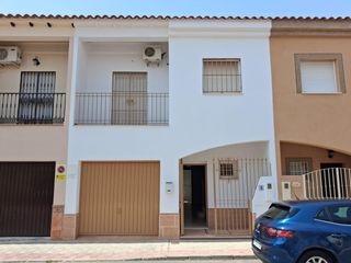 Casa adossada a Las Torres - Constelaciones. Venta de adosado en utrera sevilla