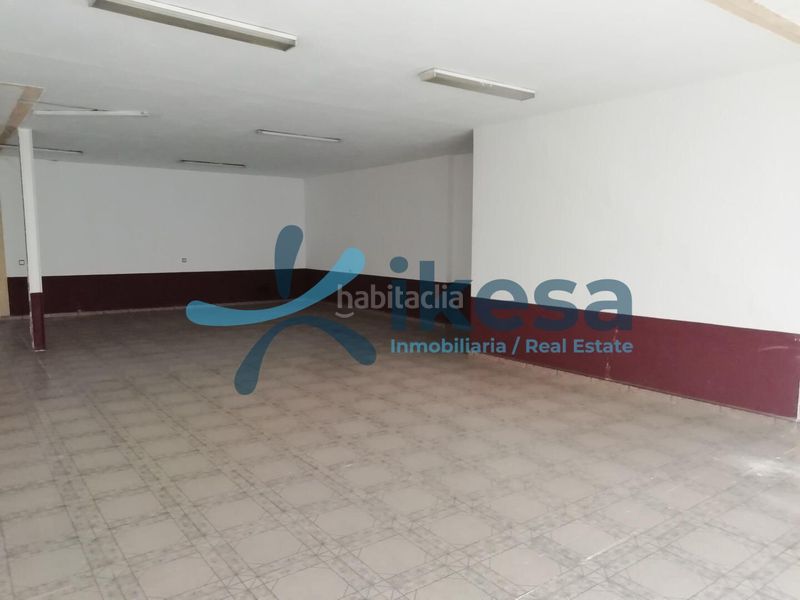 Foto 2f254269-8734-46d0-91d5-a546a2efb094. Local comercial a Castilblanco