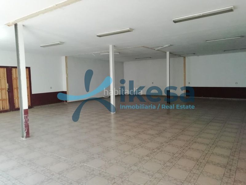 Foto a7833a8e-3bb9-48b5-8ef9-4672409d0a12. Local comercial a Castilblanco