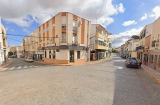 Local Comercial a Avenida constitución 13. Local en venta en navalvillar de pela