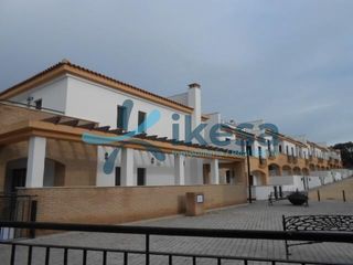 Casa adossada a Isla Cristina. Venta de adosado en isla cristina, huelva. activo sin posesión