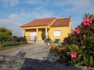 Casa in Ribadumia. Vivienda en venta en ribadumia. alquilado. no se puede visitar.