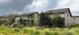 Chalet  Lugar de esfarrapa. Parcelas en venta con viviendas en construcción en coristanco.