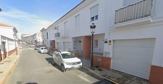 Casa a schiera in Gibraleón. Venta de adosado en gibraleón, huelva. activo sin posesión  alqu