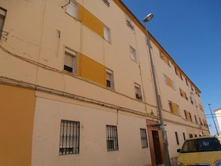 Pis a Nuevo Parque - Los Rosales - Tráfico Pesado. Venta de vivienda en pérez cubilla, huelva. activo sin posesión