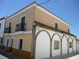 Maison jumelée à Gibraleón. Ventad de casa en gibraleón, huelva. activo sin posesión  alquil