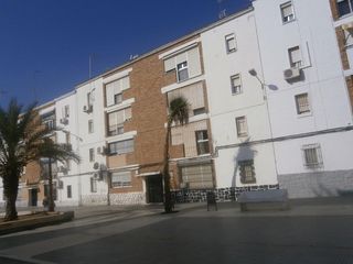 Pis a Las Torres - Guadalupe. Venta de vivienda en la zona de av. palomeque, huelva. activo si