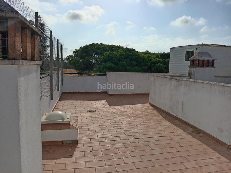 Foto a13de82a-7284-4f9f-bd66-0c6233937769. Casa adossada amb aparcament a Isla Cristina