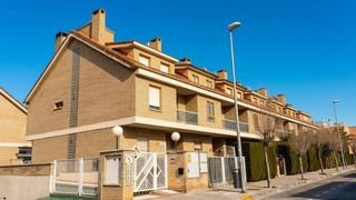 Casa adossada a Valdefierro. Venta de piso en utebo zaragoza