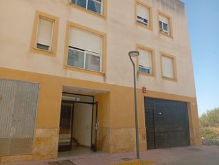 Pis a Vera Ciudad. Amplio piso de 2 habitaciones en el corazón de vera