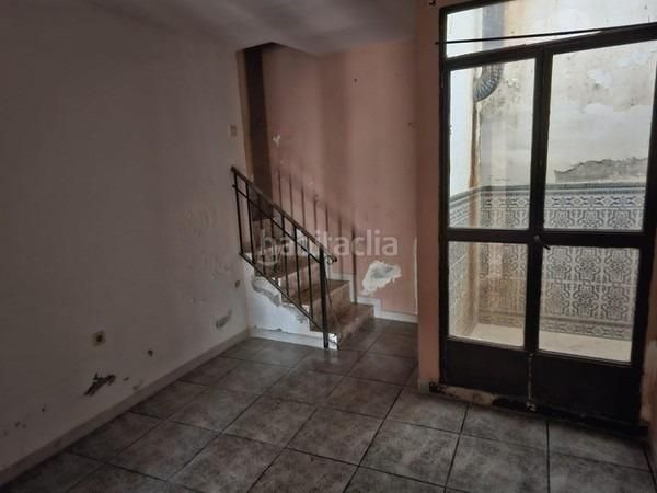 Foto 157b7dfa-f517-4f44-8b33-6de1c7b16ca6. Casa adossada a Baena
