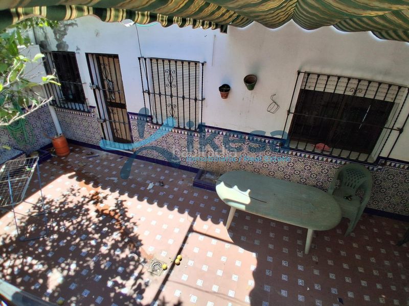 Foto 7a9f1d63-1c3d-4f19-b1e9-1e7fc1d8ab15. Casa a Burguillos