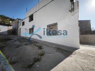 Casa a schiera in Iznalloz. Moderno adosado en iznalloz  ideal para familias
