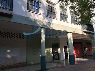 Flat in Sector Sur. Piso vpo en residencial las dalias i. con garaje y piscina comun