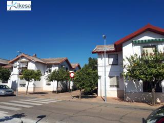 Pis  Calle maestro eloy viro. Piso en barriada las erillas de santa ana palma del río junto al