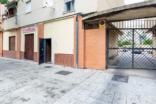 Local commercial  Avenida dolores ibarruri. Local comercial en utrera