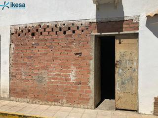 Local Comercial a Sanlúcar la Mayor. Venta de local en calle guadiamar  sanlúcar la mayor sevilla