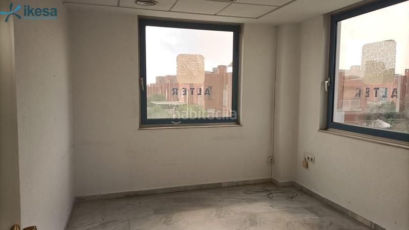 Foto b89877eb-065e-49b4-bb87-8f0c572c9df3. Oficina a Santa Clara Sevilla