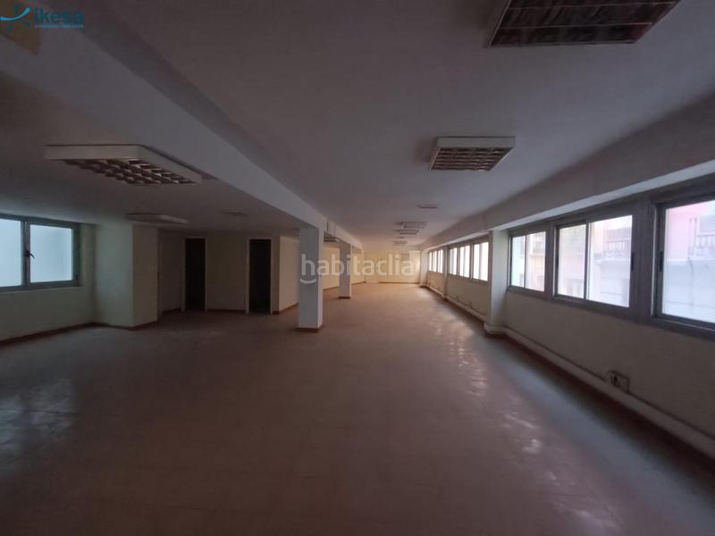 Foto 11a5b60f-28fd-4017-a28e-2bd1704c0bb5. Oficina  en el centro en San Matías - Realejo Granada