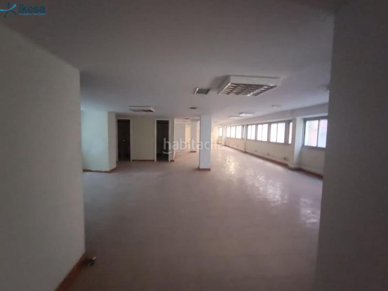 Foto b4a96c43-4dbb-476a-a5d0-78b1adec55ee. Oficina  en el centro en San Matías - Realejo Granada