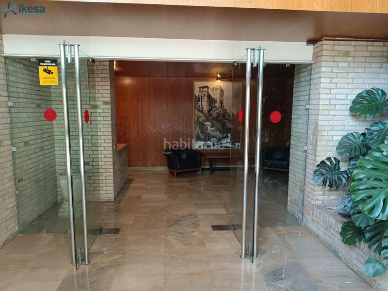 Foto bf302afe-e643-43c1-ada5-5c066ac9ef62. Oficina  en el centro en San Matías - Realejo Granada