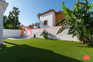 Xalet a Arco Norte - Avda España. Chalet independiente en avda de la libertad con piscina privada.