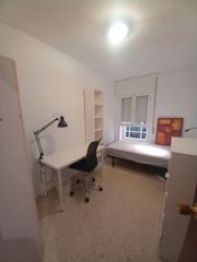 Rent Flat  Calle fernando rey. Piso para estudiantes  en la victoria