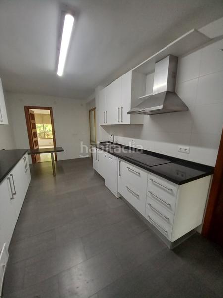 Foto 31ea38e4-2418-4359-8c55-7058ded0b15a. Location appartement avec parking piscine dans Limonar Málaga