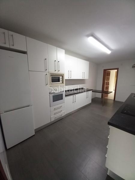 Foto 6718eb4c-2863-41b8-ba77-074077f157c4. Location appartement avec parking piscine dans Limonar Málaga