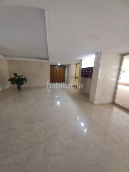 Foto 9c754e51-4fc9-4d17-b1fc-0fa40b394c70. Location appartement avec parking piscine dans Limonar Málaga