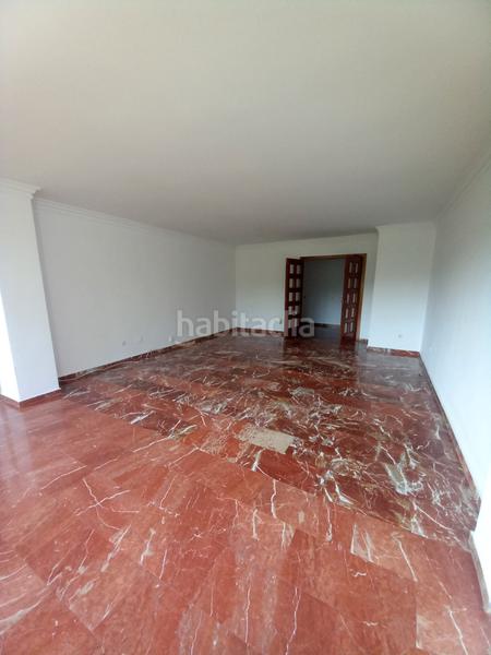 Foto f6a442bc-817c-4367-a4e8-388a6911d051. Location appartement avec parking piscine dans Limonar Málaga