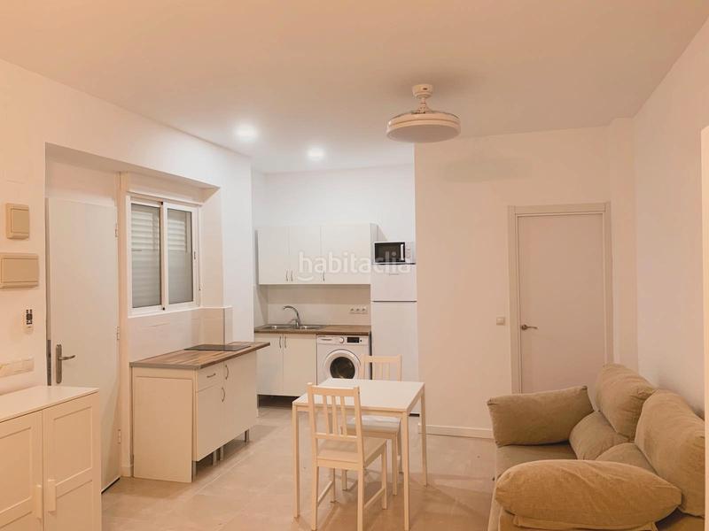 Foto 5d38a384-6bf4-440d-80e1-962d289a7905. Alquiler estudio  en carlinda en San Alberto - La Alcubilla - Florisol Málaga
