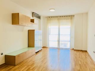 Location Appartement  Alameda de barceló. ¡piso semi-amueblado en la alameda de barceló! ¡con parking!