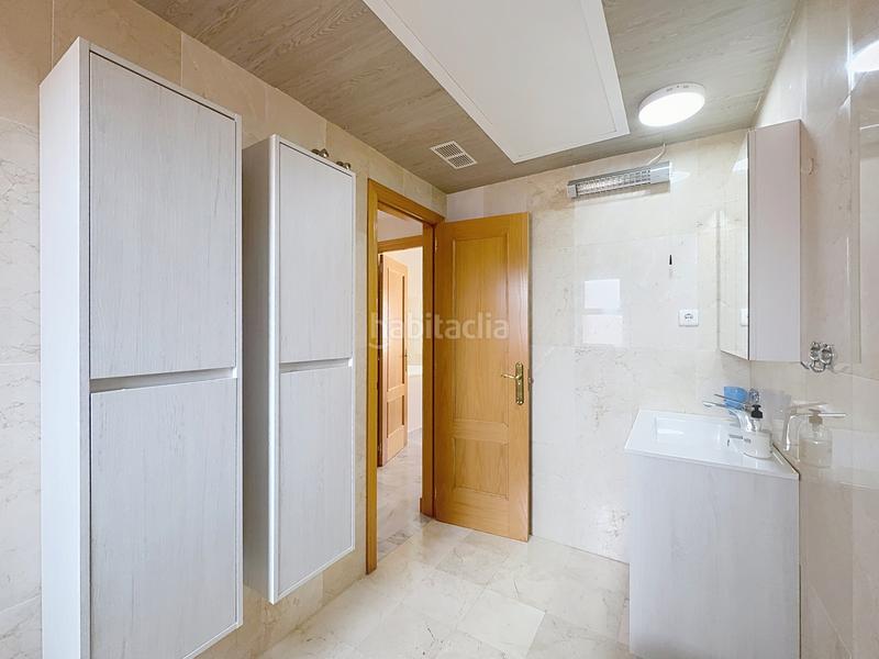 Foto 295996b2-e6a3-4c58-b199-bbb56d03dee6. Alquiler ático  con terraza a pocos minutos de la playa en Benalmádena