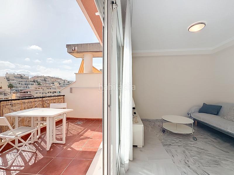 Foto da9cdd7d-1a83-4c5b-ba3a-b79cd4980040. Alquiler ático  con terraza a pocos minutos de la playa en Benalmádena