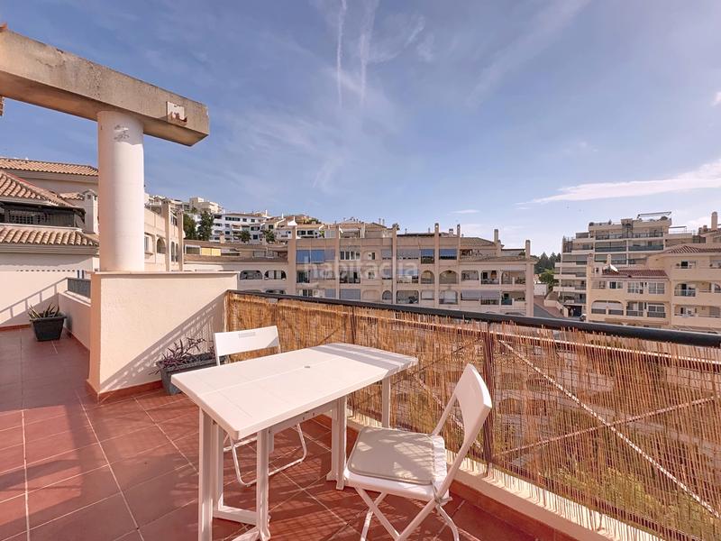 Foto fb9fe205-55ee-49e7-ba64-04c54be56164. Alquiler ático  con terraza a pocos minutos de la playa en Benalmádena