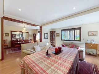 Chalet  Calle malaquías. La casa que combina sol, privacidad y auténtica calidad de vida