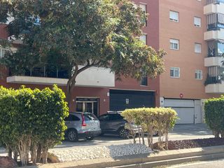 Alquiler Parking coche  Calle concha lagos. Garaje entre parque litoral y  hospital quiron